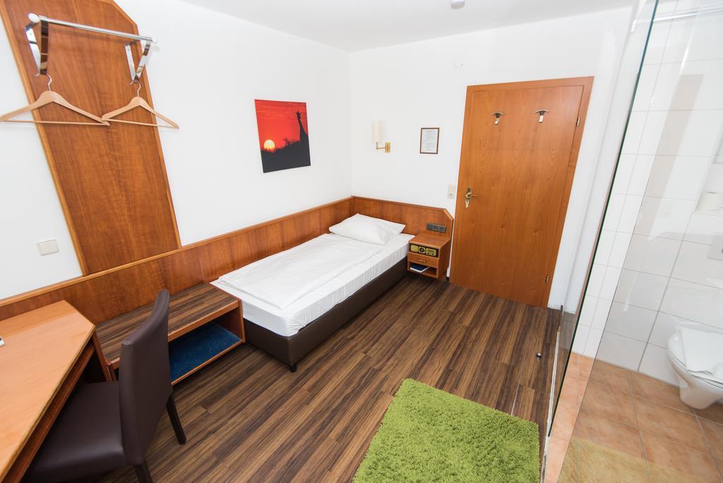שטוטגרט Hotel Am Friedensplatz חדר תמונה
