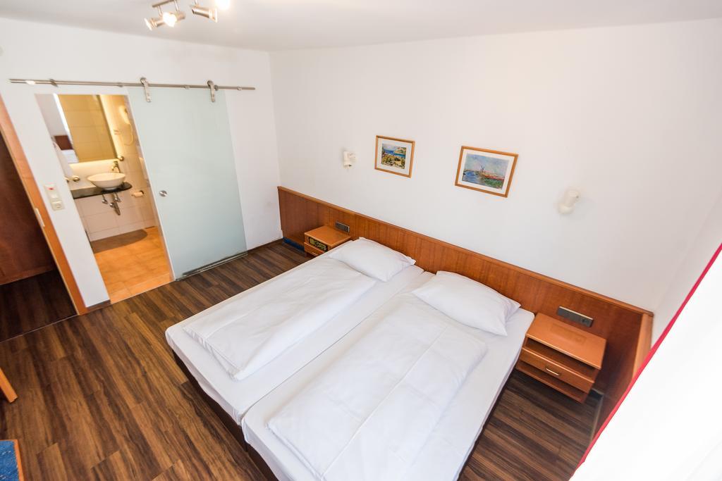 שטוטגרט Hotel Am Friedensplatz חדר תמונה
