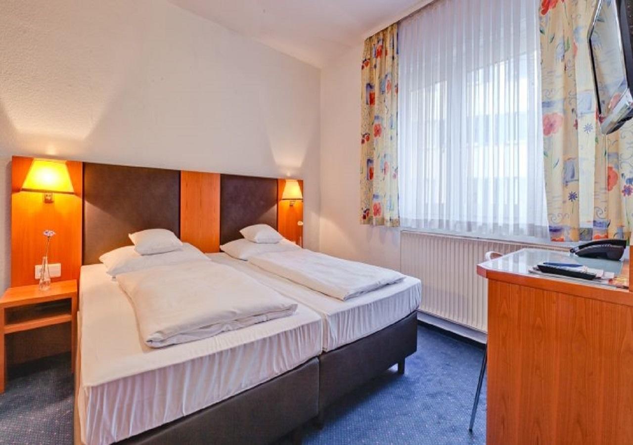 שטוטגרט Hotel Am Friedensplatz מראה חיצוני תמונה