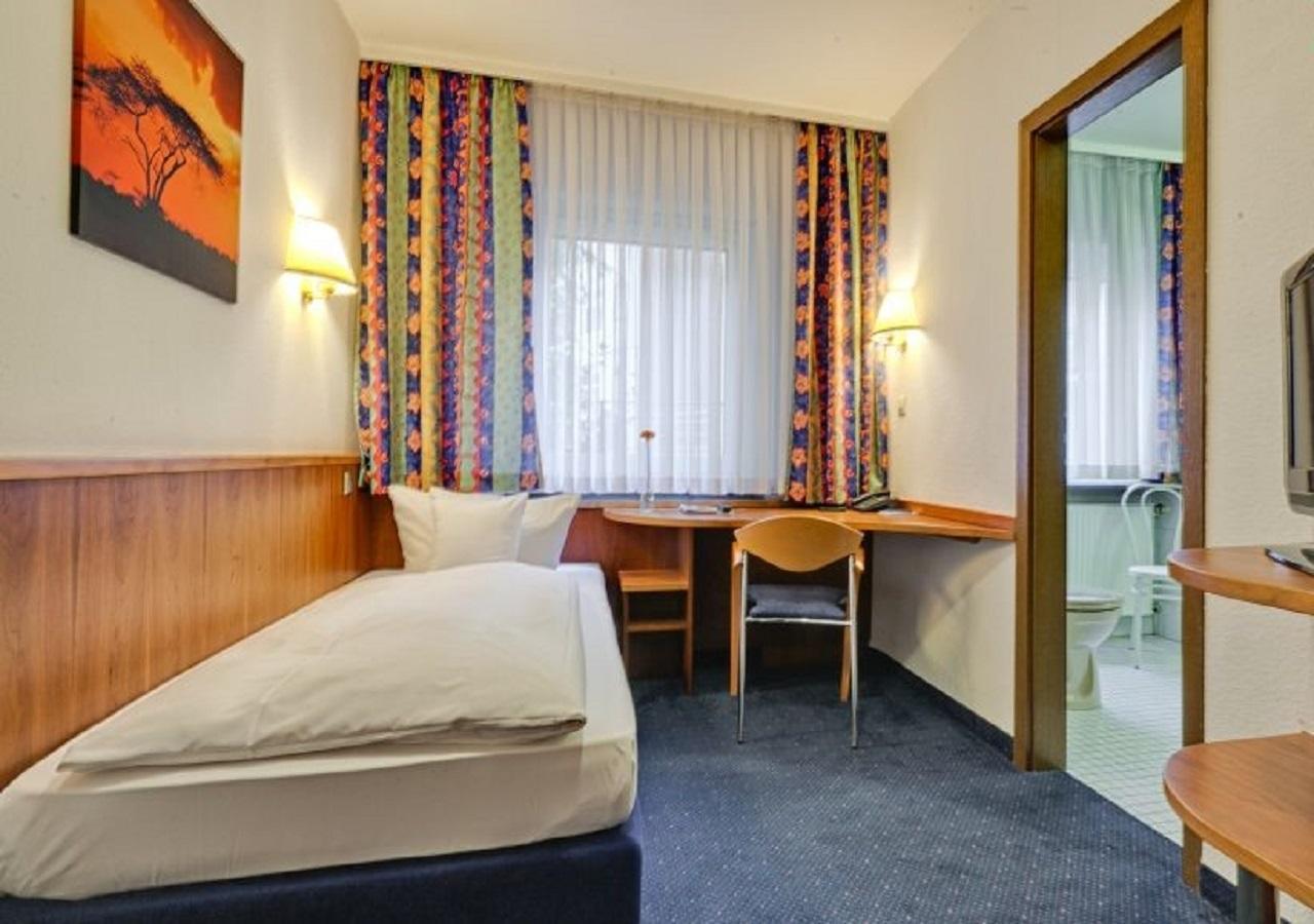 שטוטגרט Hotel Am Friedensplatz מראה חיצוני תמונה