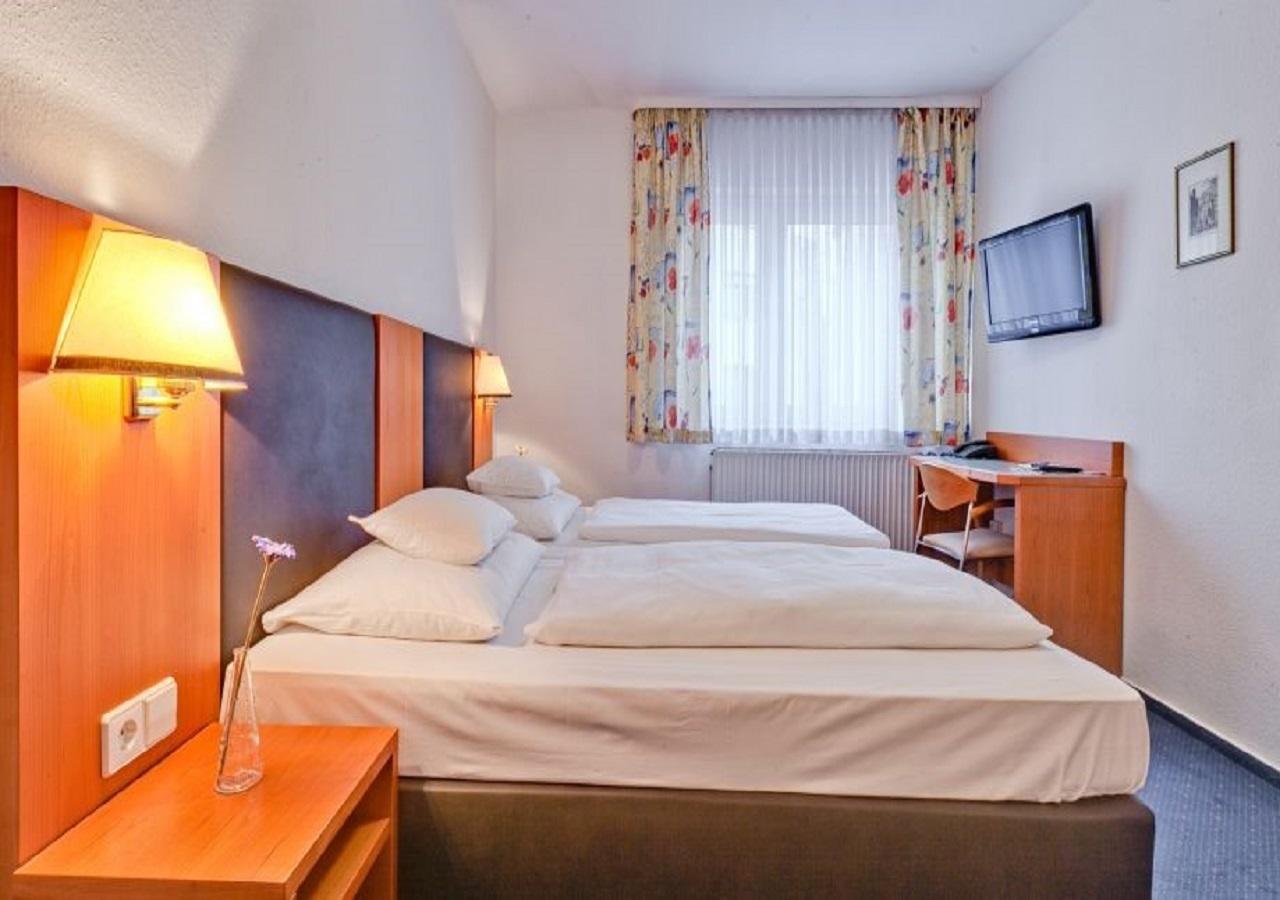 שטוטגרט Hotel Am Friedensplatz מראה חיצוני תמונה