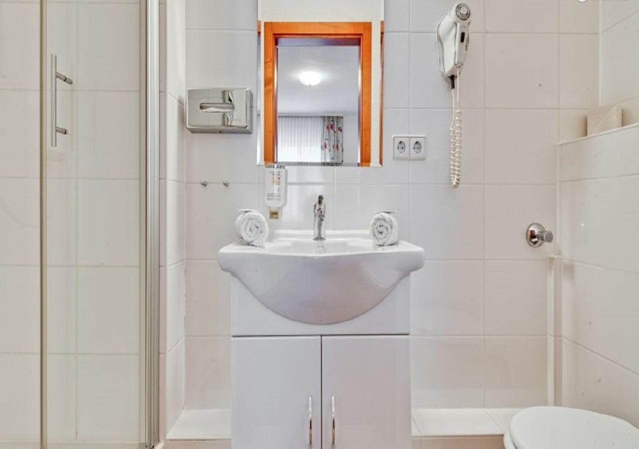 שטוטגרט Hotel Am Friedensplatz מראה חיצוני תמונה