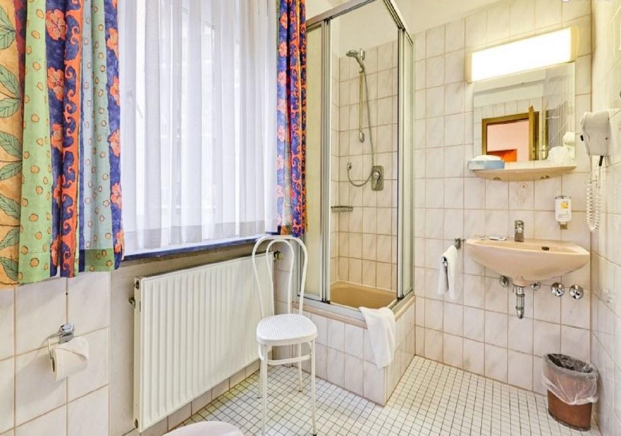 שטוטגרט Hotel Am Friedensplatz מראה חיצוני תמונה